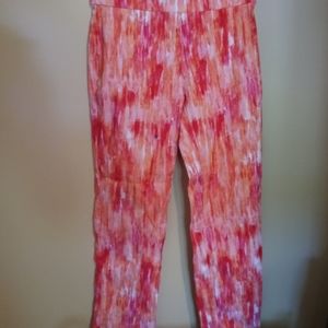 Attyre petite capris in a bright abstract design